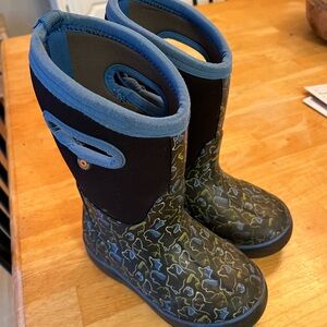 Bogs Kids Boots in Blue and Black with Green Accents